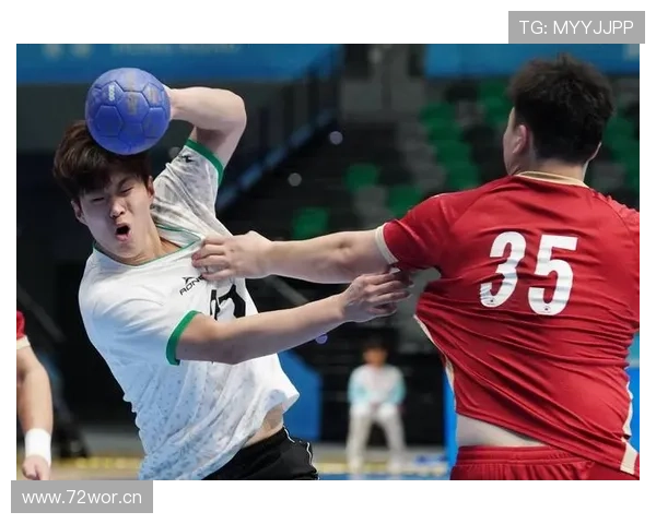 进攻方手球为何不总判犯规？规则拆解关键细节